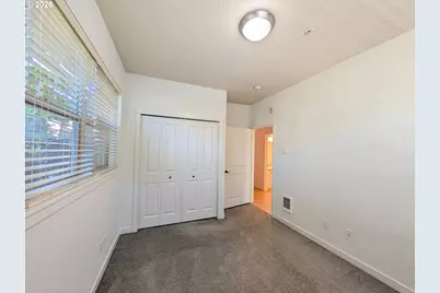 8906 NE Brentford Way, Hillsboro, OR 97006 - Photo 19