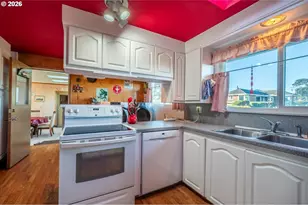 615 Jackson Ave SW, Bandon, OR 97411 - Photo 13