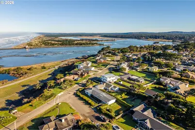 615 Jackson Ave SW, Bandon, OR 97411 - Photo 33