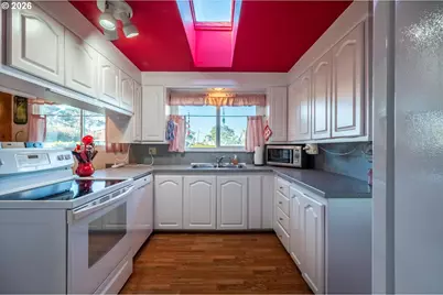 615 Jackson Ave SW, Bandon, OR 97411 - Photo 11