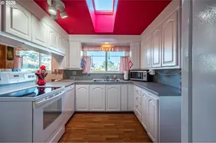 615 Jackson Ave SW, Bandon, OR 97411 - Photo 11