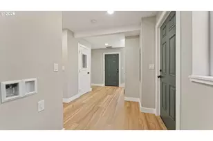 9400 NE Gertz Ct, Portland, OR 97211 - Photo 33