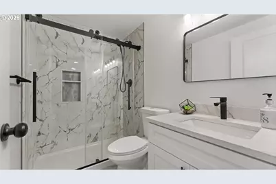 9400 NE Gertz Ct, Portland, OR 97211 - Photo 27