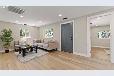 9400 NE Gertz Ct, Portland, OR 97211 - Photo 9