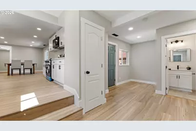 9400 NE Gertz Ct, Portland, OR 97211 - Photo 17