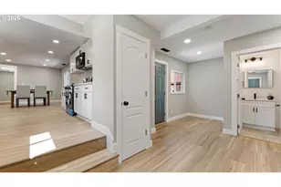 9400 NE Gertz Ct, Portland, OR 97211 - Photo 17