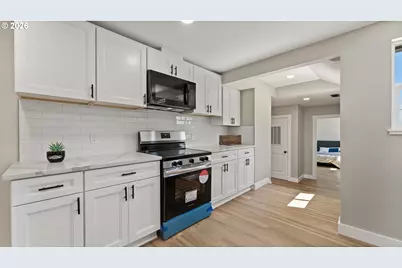 9400 NE Gertz Ct, Portland, OR 97211 - Photo 15