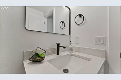 9400 NE Gertz Ct, Portland, OR 97211 - Photo 29