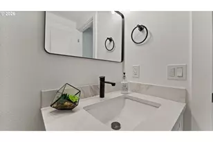 9400 NE Gertz Ct, Portland, OR 97211 - Photo 29