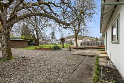 3730 Amber Ln, Roseburg, OR 97471 - Photo 33