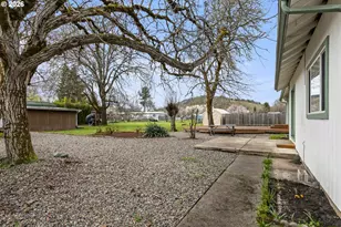 3730 Amber Ln, Roseburg, OR 97471 - Photo 33