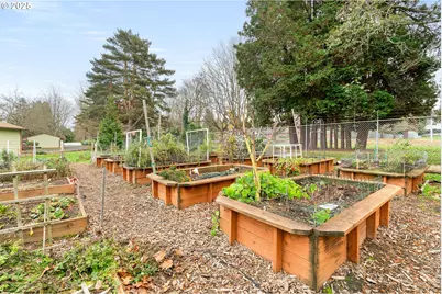 15928 NE Fremont St, Portland, OR 97230 - Photo 35