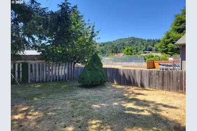 1023 N Knott St, Coquille, OR 97423 - Photo 27
