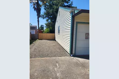 1023 N Knott St, Coquille, OR 97423 - Photo 3
