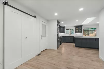 10220 SE Mount Scott Blvd, Portland, OR 97266 - Photo 11