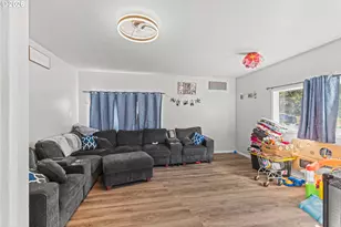1617 Arthur St, North Bend, OR 97459 - Photo 11