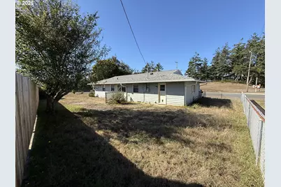 2975 Colorado Ave, North Bend, OR 97459 - Photo 23