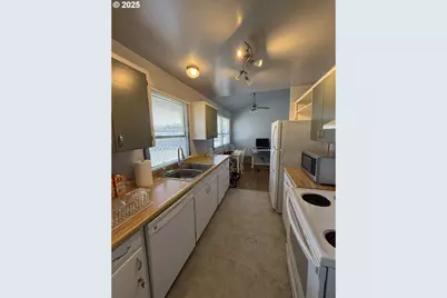 2975 Colorado Ave, North Bend, OR 97459 - Photo 7