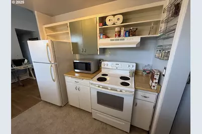 2975 Colorado Ave, North Bend, OR 97459 - Photo 9