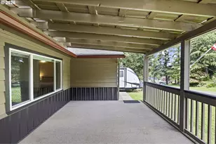 613 SE 5th St, Oakland, OR 97462 - Photo 11