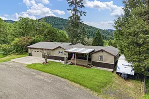 613 SE 5th St, Oakland, OR 97462 - Photo 3