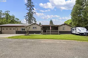 613 SE 5th St, Oakland, OR 97462 - Photo 5