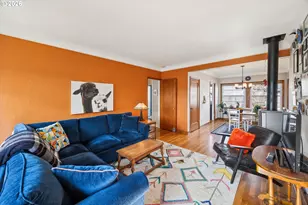 2025 SE Caruthers St, Portland, OR 97214 - Photo 9