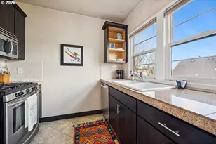 2025 SE Caruthers St, Portland, OR 97214 - Photo 15