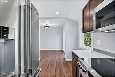 1826 NE 86th Ave, Portland, OR 97220 - Photo 9