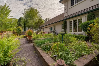 1081 NW Baker Crest Ct, McMinnville, OR 97128 - Photo 45