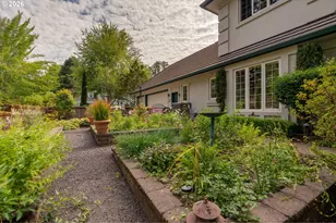 1081 NW Baker Crest Ct, McMinnville, OR 97128 - Photo 45