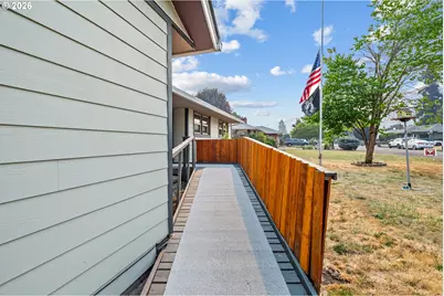1610 NE 9th St, McMinnville, OR 97128 - Photo 5