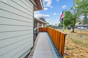1610 NE 9th St, McMinnville, OR 97128 - Photo 5