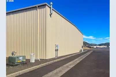2815 NW Aviation Dr, Roseburg, OR 97470 - Photo 19