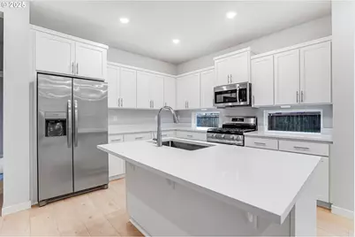 7710 SE Contour Ln, Hillsboro, OR 97123 - Photo 3