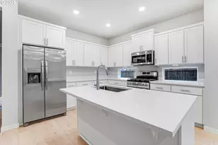 7710 SE Contour Ln, Hillsboro, OR 97123 - Photo 3