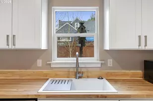 1241 NW Couch St, Camas, WA 98607 - Photo 17