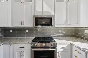 698 NW Hertel St, Hillsboro, OR 97124 - Photo 21