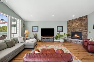 18525 NE Marine Dr, Portland, OR 97230 - Photo 9