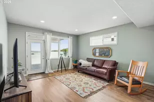 18525 NE Marine Dr, Portland, OR 97230 - Photo 19