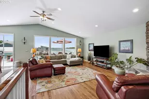 18525 NE Marine Dr, Portland, OR 97230 - Photo 11