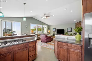 18525 NE Marine Dr, Portland, OR 97230 - Photo 17