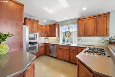 18525 NE Marine Dr #E8, Portland, OR 97230 - Photo 17