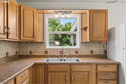 1385 NE Pearl St, Salem, OR 97301 - Photo 13
