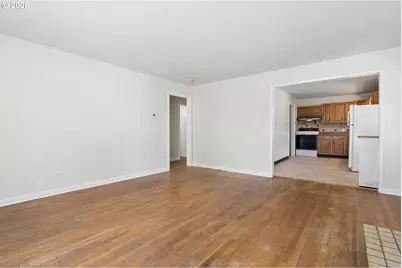 1385 NE Pearl St, Salem, OR 97301 - Photo 9