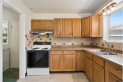 1385 NE Pearl St, Salem, OR 97301 - Photo 11