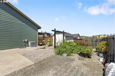2653 Greyfox Dr, Sutherlin, OR 97479 - Photo 5