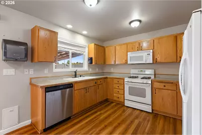 2653 Greyfox Dr, Sutherlin, OR 97479 - Photo 9