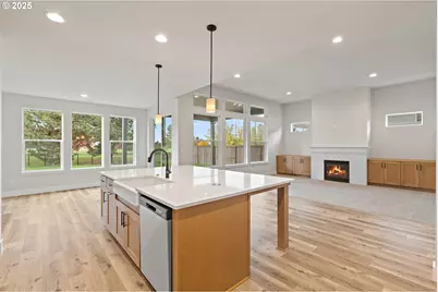 707 Magnolia Ave, Woodburn, OR 97071 - Photo 23