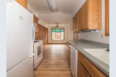 19838 NE Wasco St, Portland, OR 97230 - Photo 11